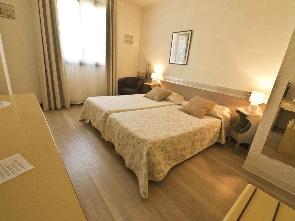 Hotel Les Oliviers Fayence Exterior photo